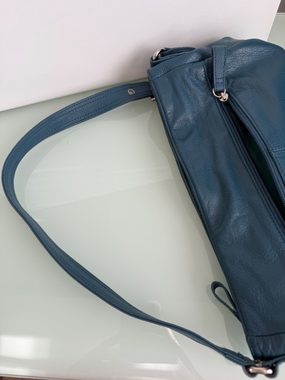 Stone & Co Turquoise Blue Leather Shoulder Bag EUC Classic Everyday Tote - Picture 13 of 16